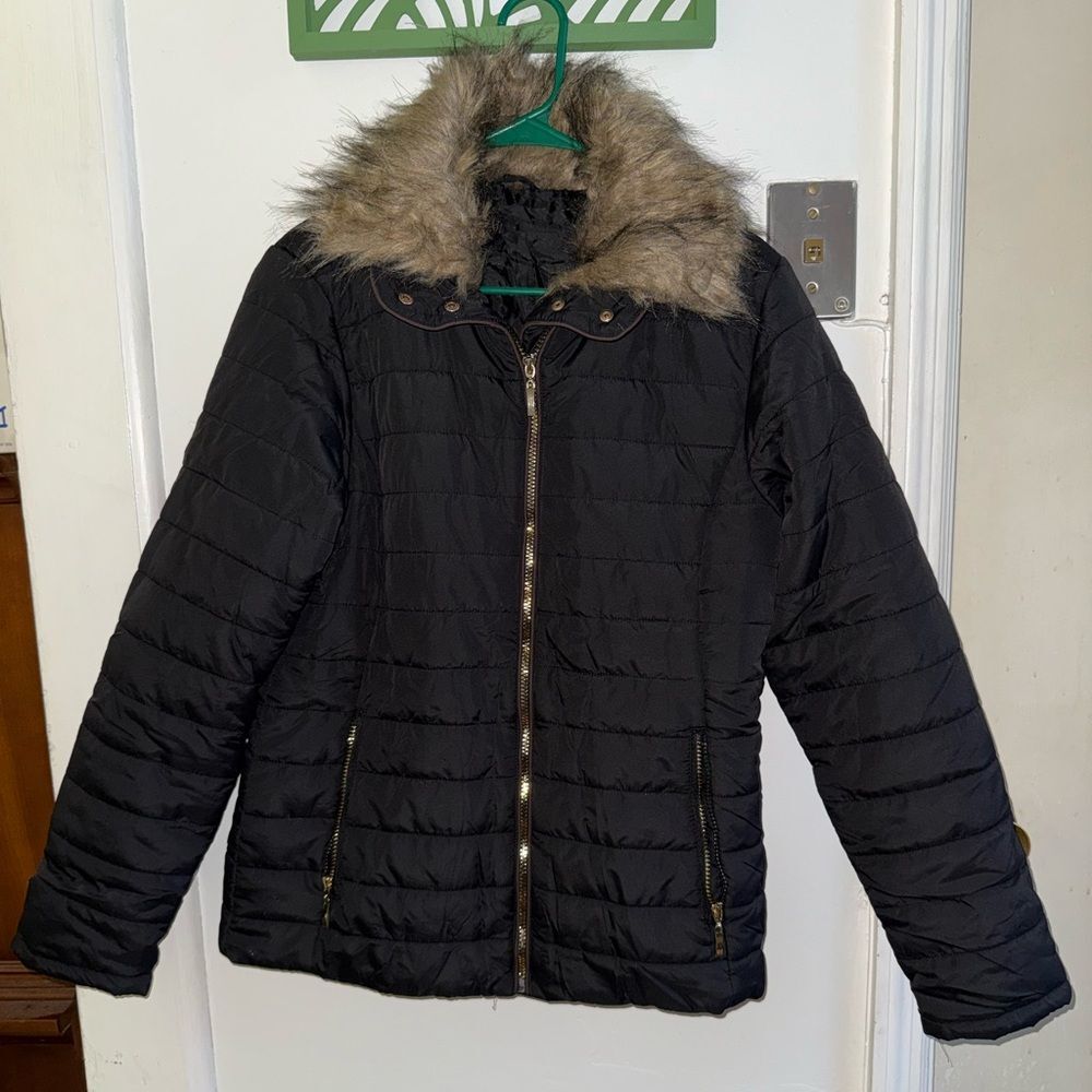 Elegant Black Puffer Jacket with Faux Fur Collar - Picture 1 of 3